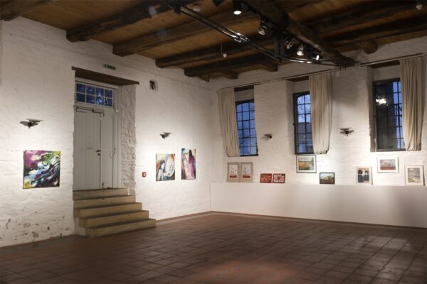 Ausstellung „Begegnung Rot“ im Tuchmacher Museum Bramsche